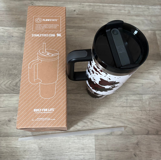 Gourde Stanley The Quencher H2.0 Flowstate™ Tumbler – 1,18 L (40 oz) – Édition spéciale camo blanc/bordeaux