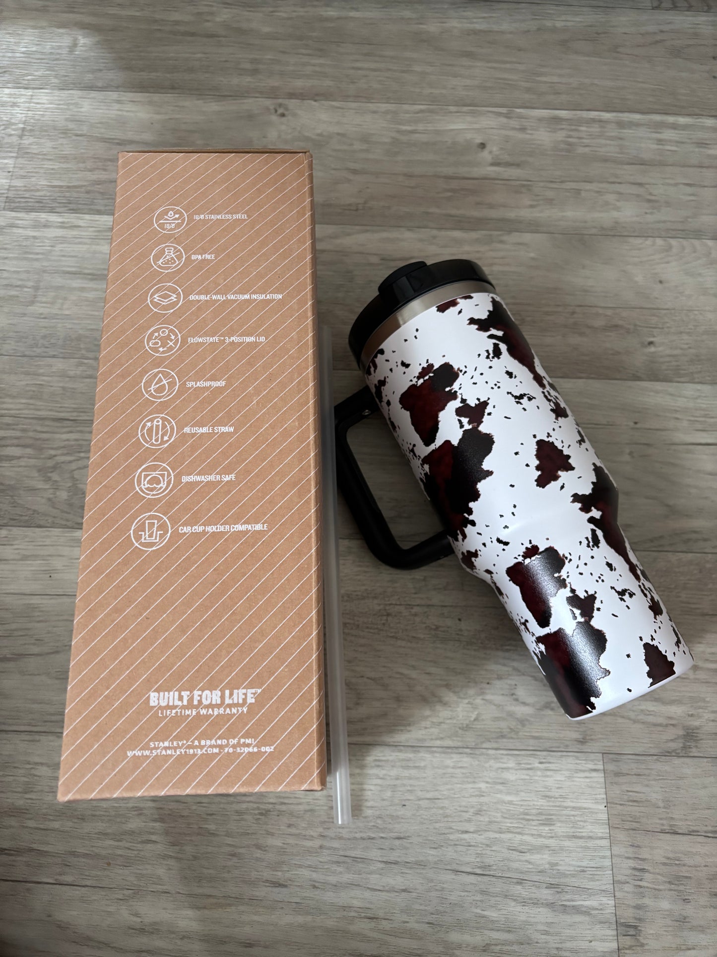 Gourde Stanley The Quencher H2.0 Flowstate™ Tumbler – 1,18 L (40 oz) – Édition spéciale camo blanc/bordeaux