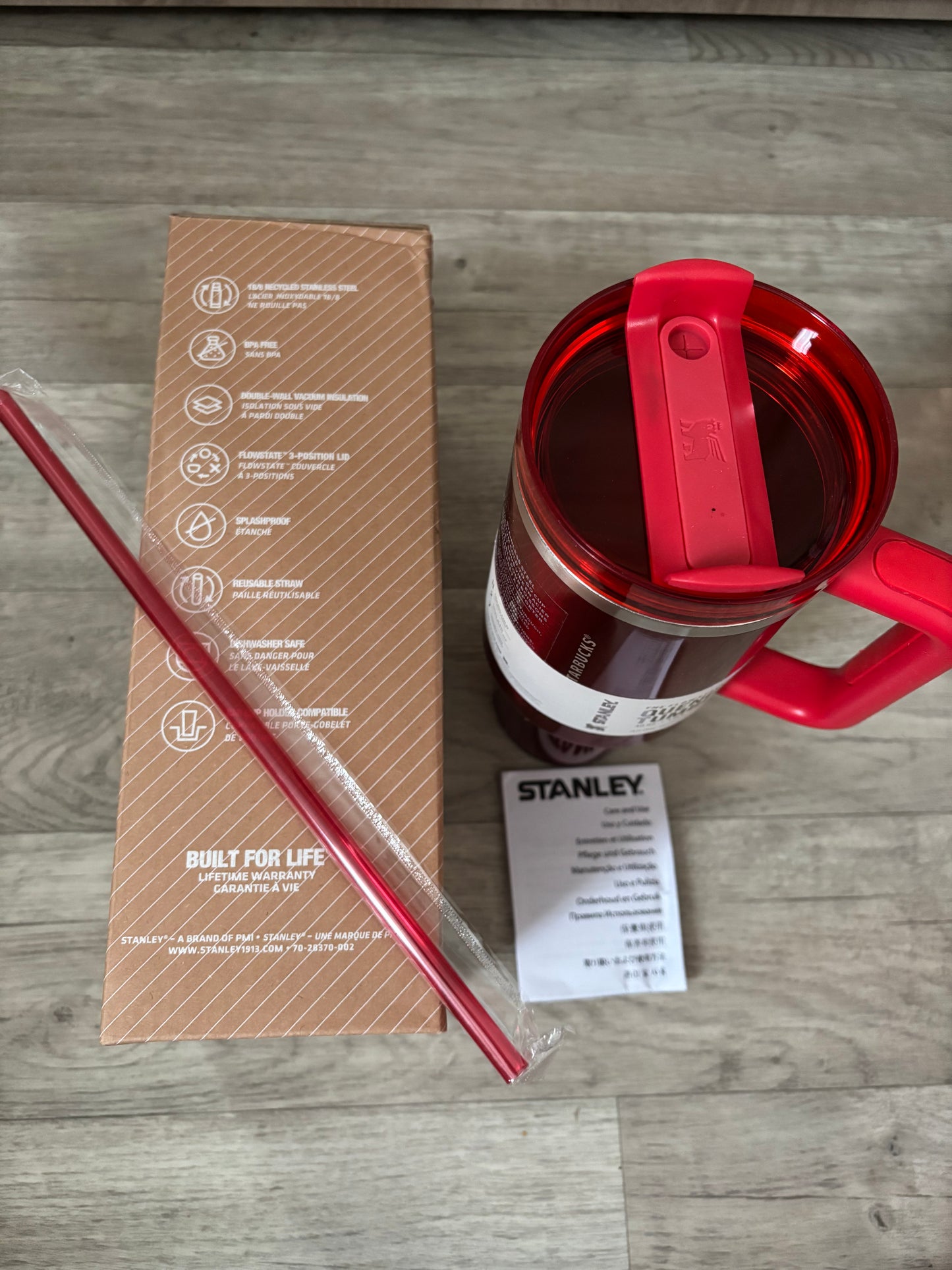 Stanley Cup Red 40oz Quencher H2.0 FlowState 40oz Tumbler with Lid and Straw - Christmas Red